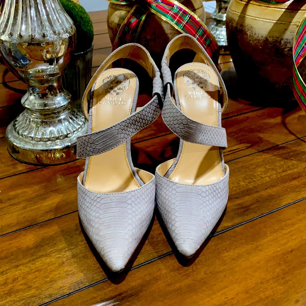 VINCE CAMUTO PUMP